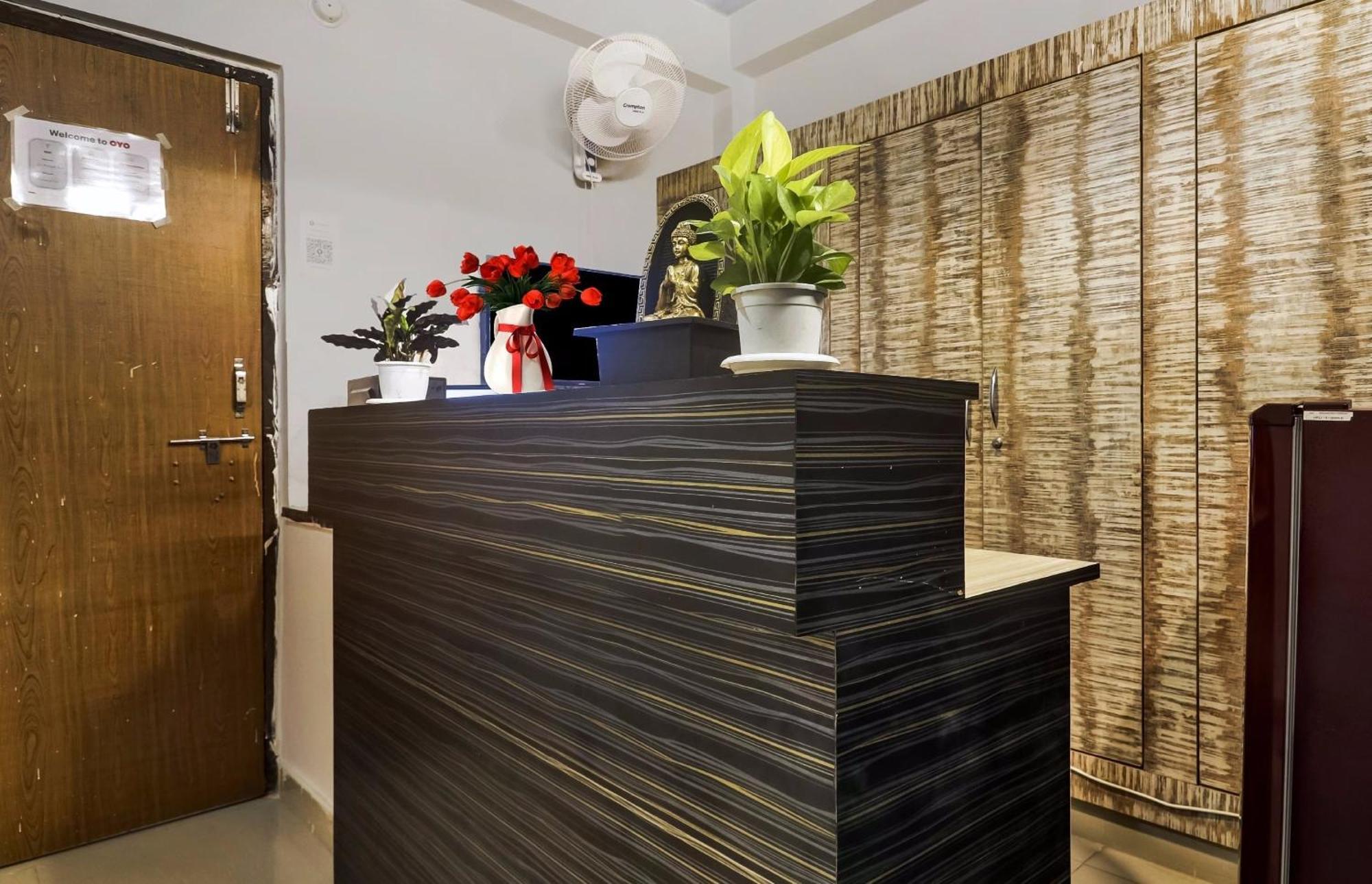 Super Townhouse Rcc Blizz Hotel Kondapur  Eksteriør billede