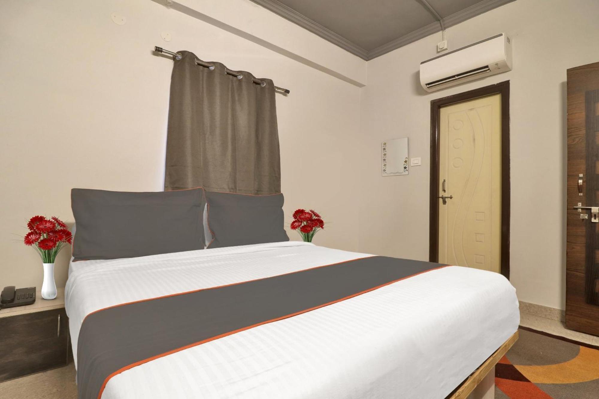 Super Townhouse Rcc Blizz Hotel Kondapur  Eksteriør billede