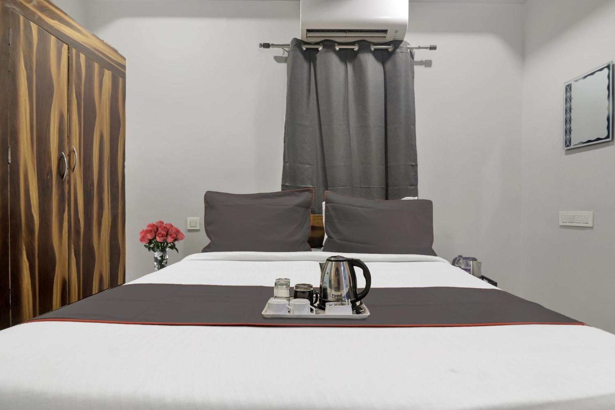 Super Townhouse Rcc Blizz Hotel Kondapur  Eksteriør billede