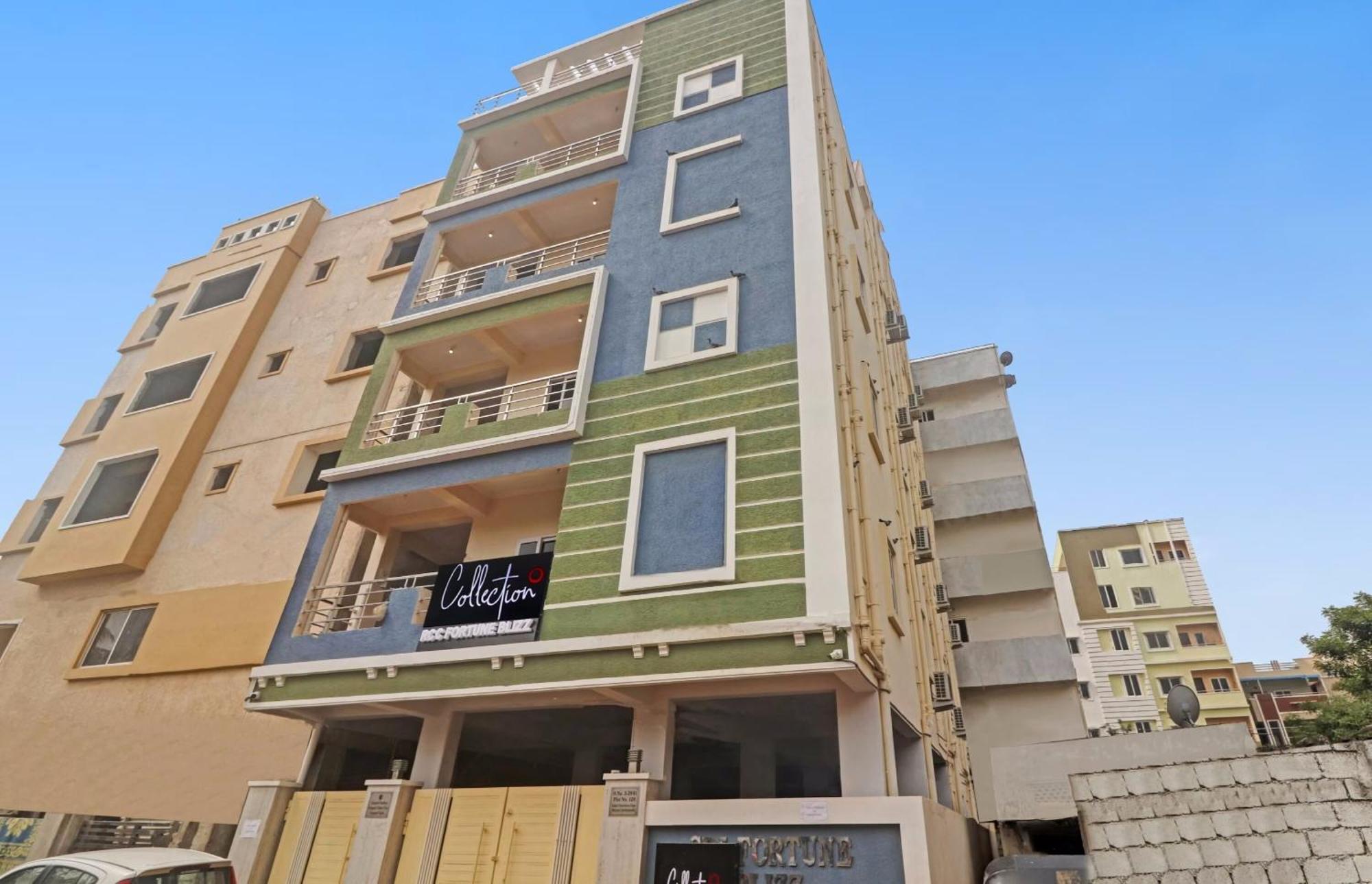 Super Townhouse Rcc Blizz Hotel Kondapur  Eksteriør billede