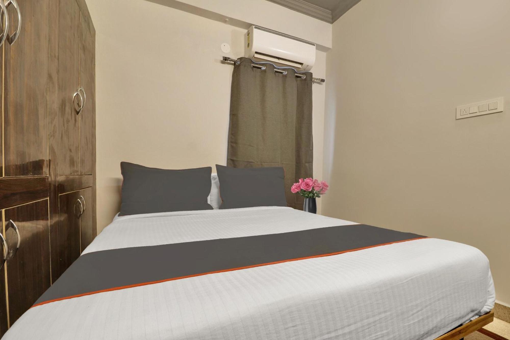 Super Townhouse Rcc Blizz Hotel Kondapur  Eksteriør billede