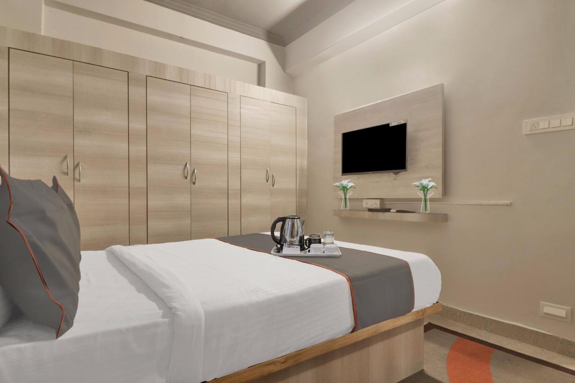 Super Townhouse Rcc Blizz Hotel Kondapur  Eksteriør billede