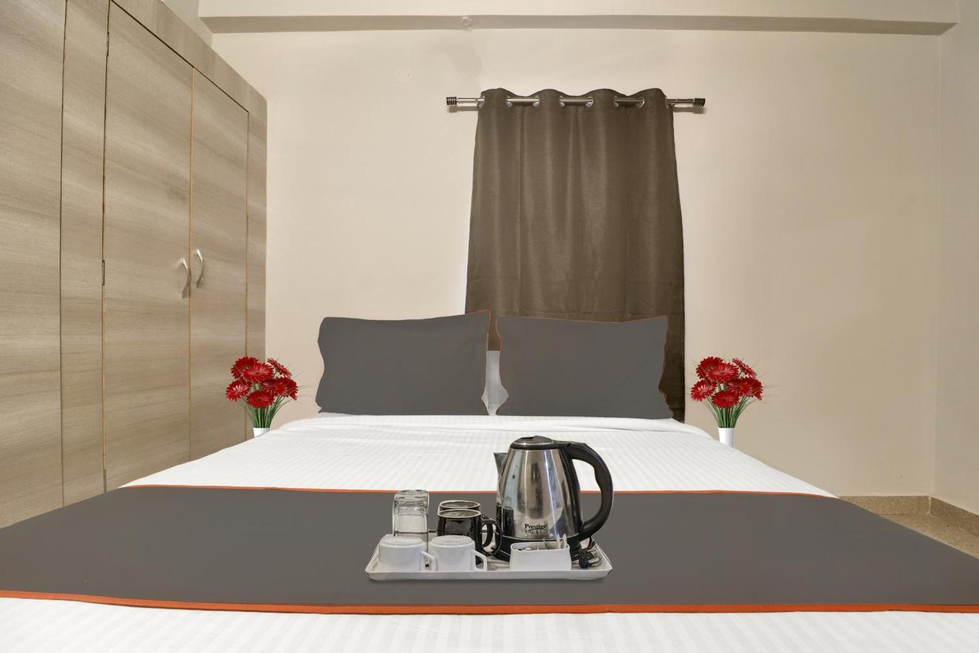 Super Townhouse Rcc Blizz Hotel Kondapur  Eksteriør billede