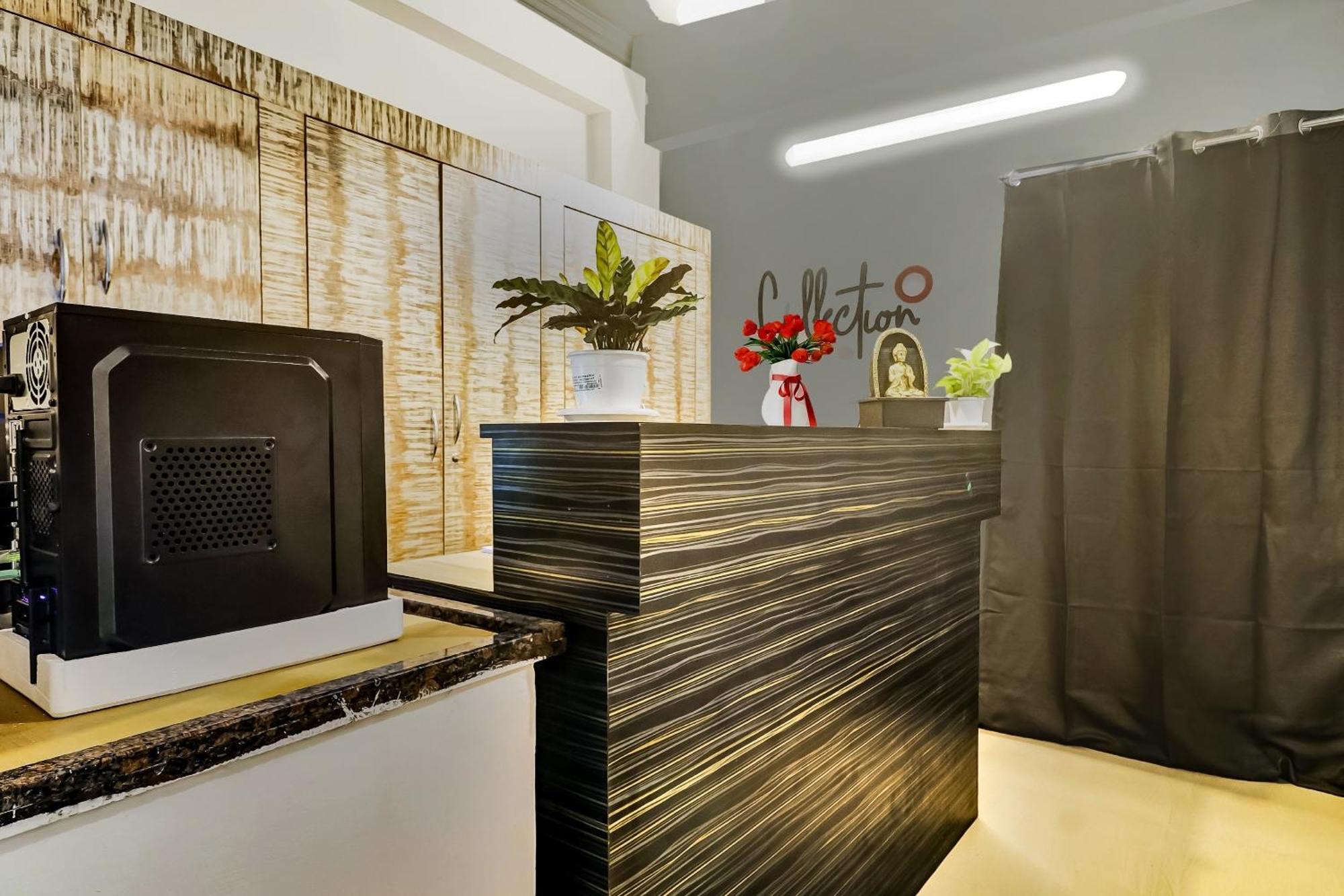 Super Townhouse Rcc Blizz Hotel Kondapur  Eksteriør billede